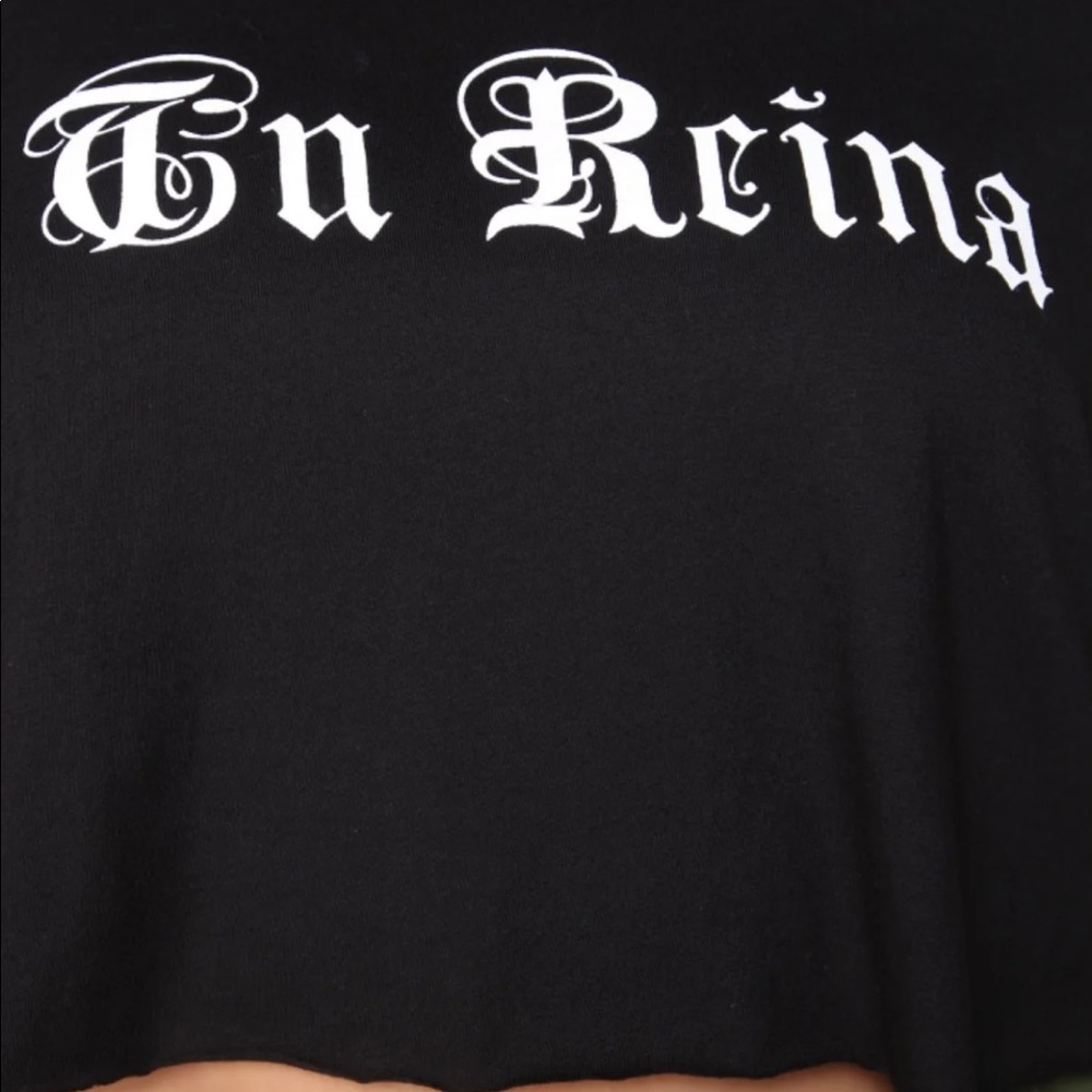 🆕👸🏻 ((SOLD))Tu Reina Cropped Tee - Black